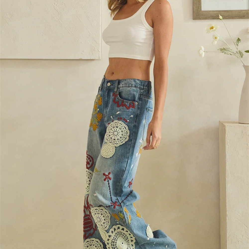 Oli & Hali Washed Floral Embroidered Wide-Leg Jeans - Picture 3 of 6